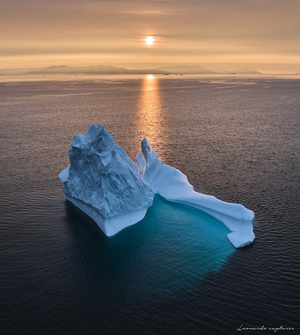 Iceberg at Dusk — Greenland landscape, 2025. Photograph by Leonardo Güngen.